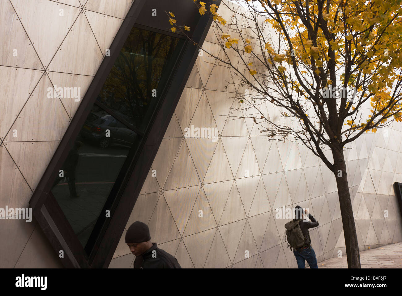 Exterior of the Daniel Libeskind designed London Metropolitan University's modern Graduate Centre. Stock Photo