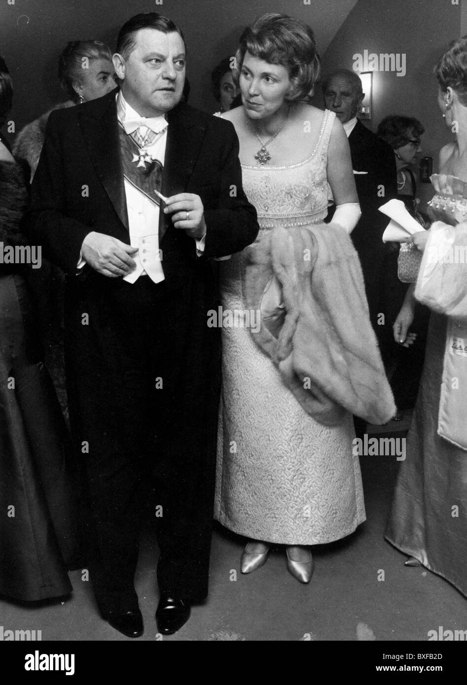 Strauss, Franz Josef, 6.9.1915 - 3.10.1988, German politician, with wife Marianne at the receiption for Queen Elizabeth II of Great Britian, Bavarian National Theatre, Munich, 21.5.1965, , Stock Photo
