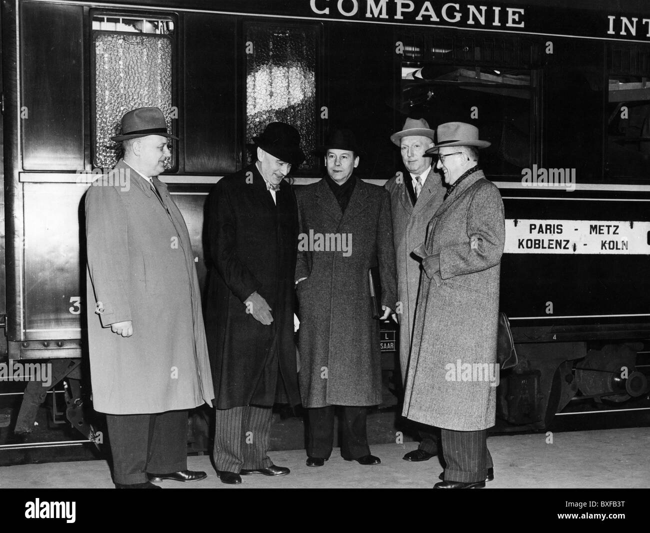 politics, conferences, Founding Conference of European Coal and Steel Community (ECSC), West German delegation returning to Bonn, 20.3.1951, Additional-Rights-Clearences-Not Available Stock Photo