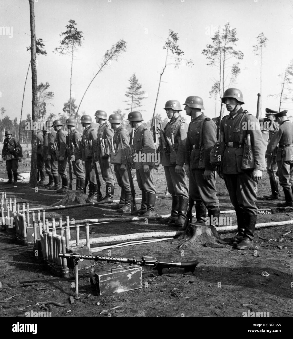 Nazism / National Socialism, military, Wehrmacht, army, lined up raiding patrol, circa 1940, in the foreground a machinegun MG 34, Germany, Third Reich, soldiers, Second World War, WWII, uniform, uniforms, 20th century, historic, historical, training, hand grenades, machineguns, machine gun, guns, MG34, MG-34, equipment, arms, weapons, 1940s, people, Additional-Rights-Clearences-Not Available Stock Photo