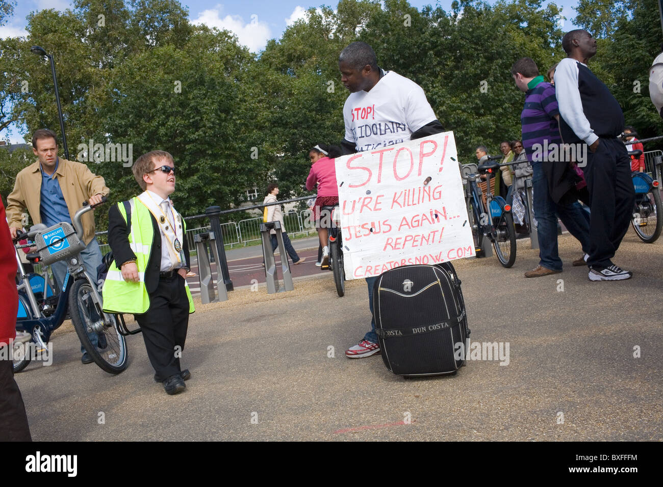 A dwarf talks with a religious protester at Hyde Park before Pope Benedict XVI vigil in the capital. Stock Photo