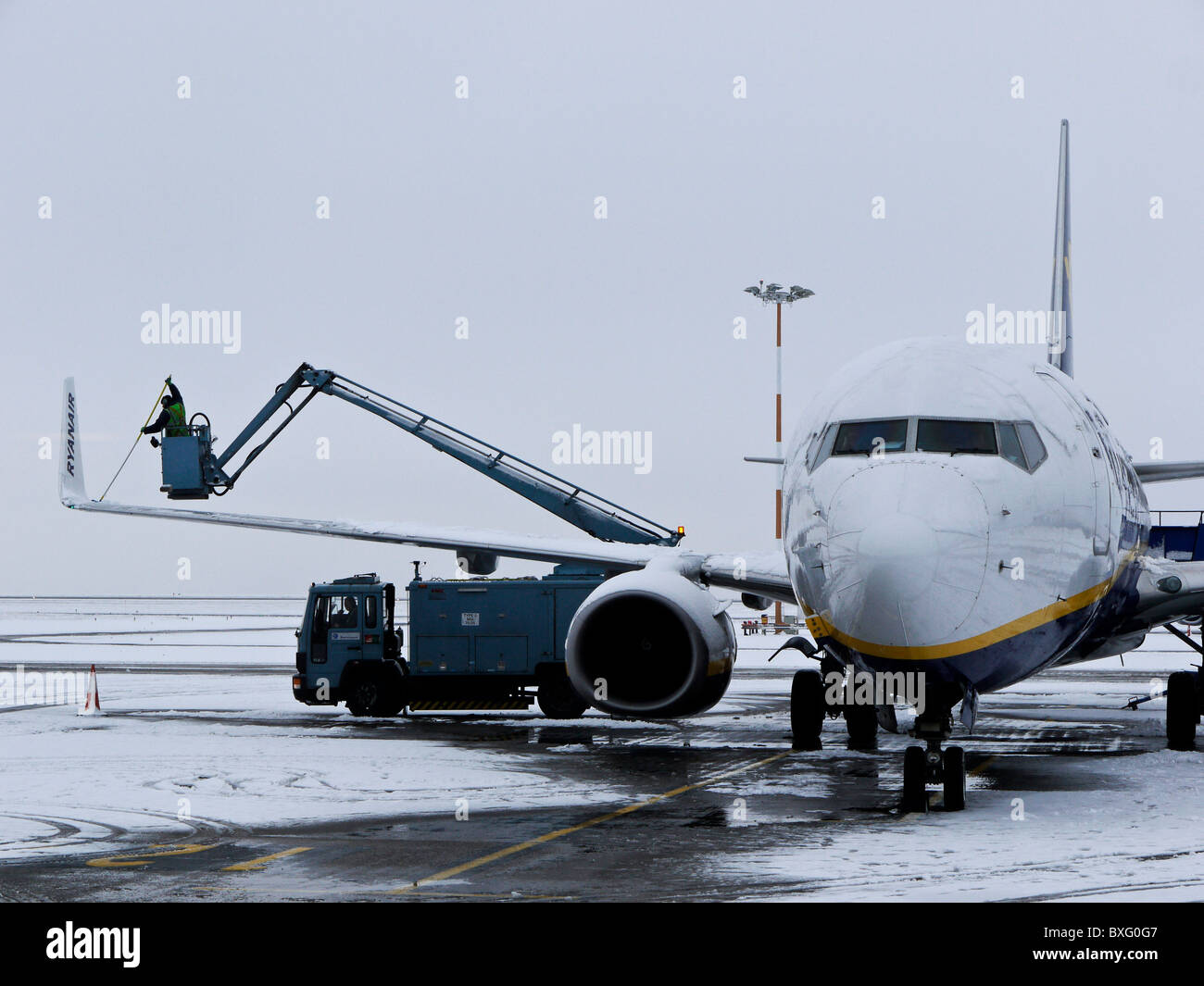 Ryanair plane being deiced at East Midlands Airport, Nottingham, UK Feb 2010 Stock Photo
