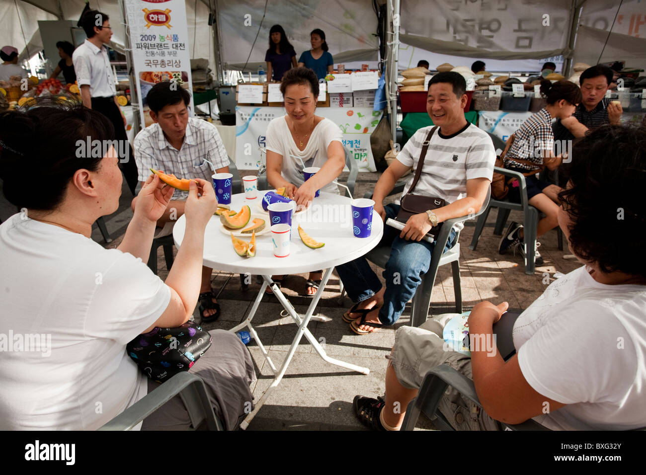 Koreans sitting in a snack bar in Seoul, South Korea Stock Photo