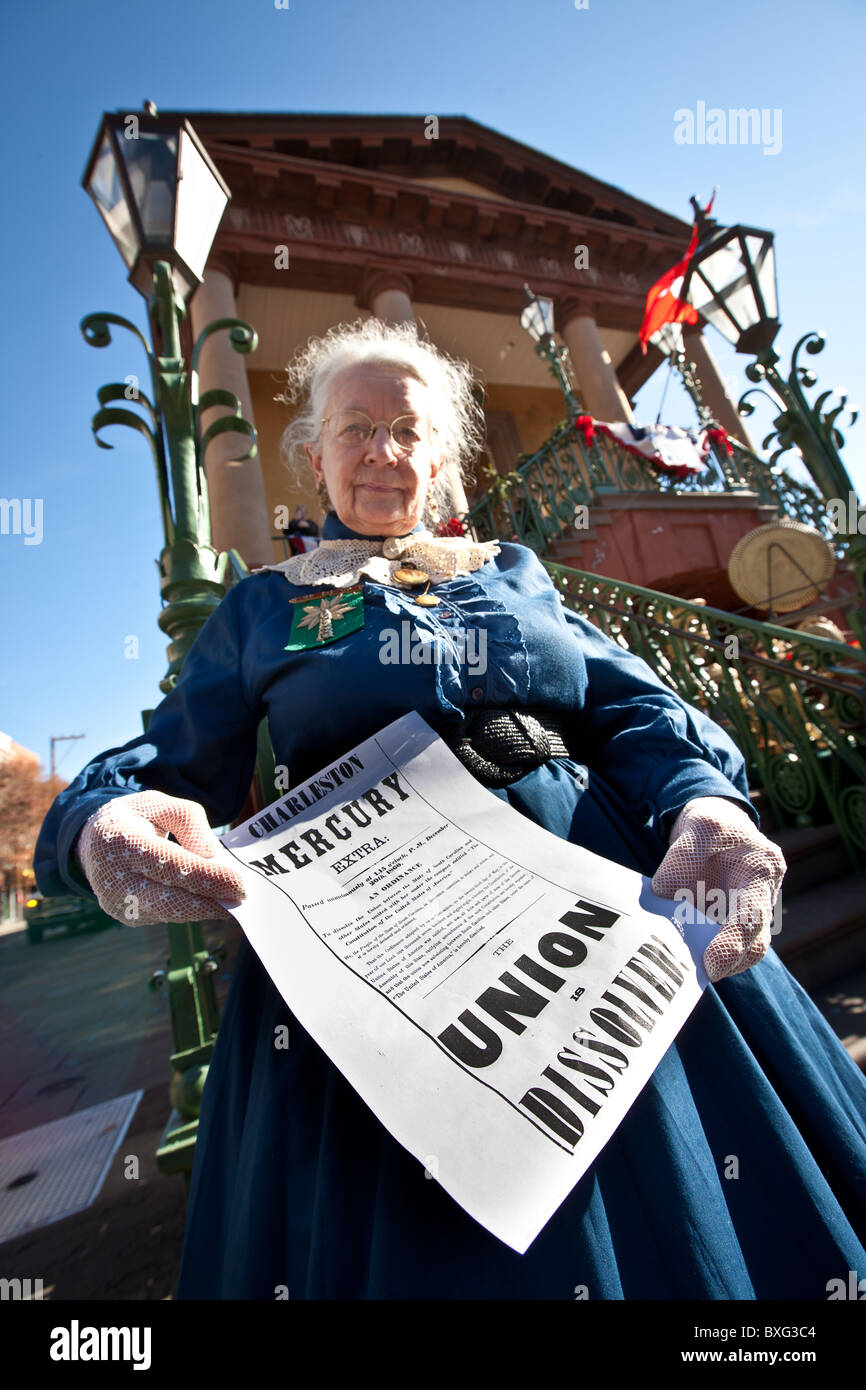 June Murray Wells, Director of the Confederate Museum holds a copy of the Ordinance of Succession on the 150th anniversary. Stock Photo