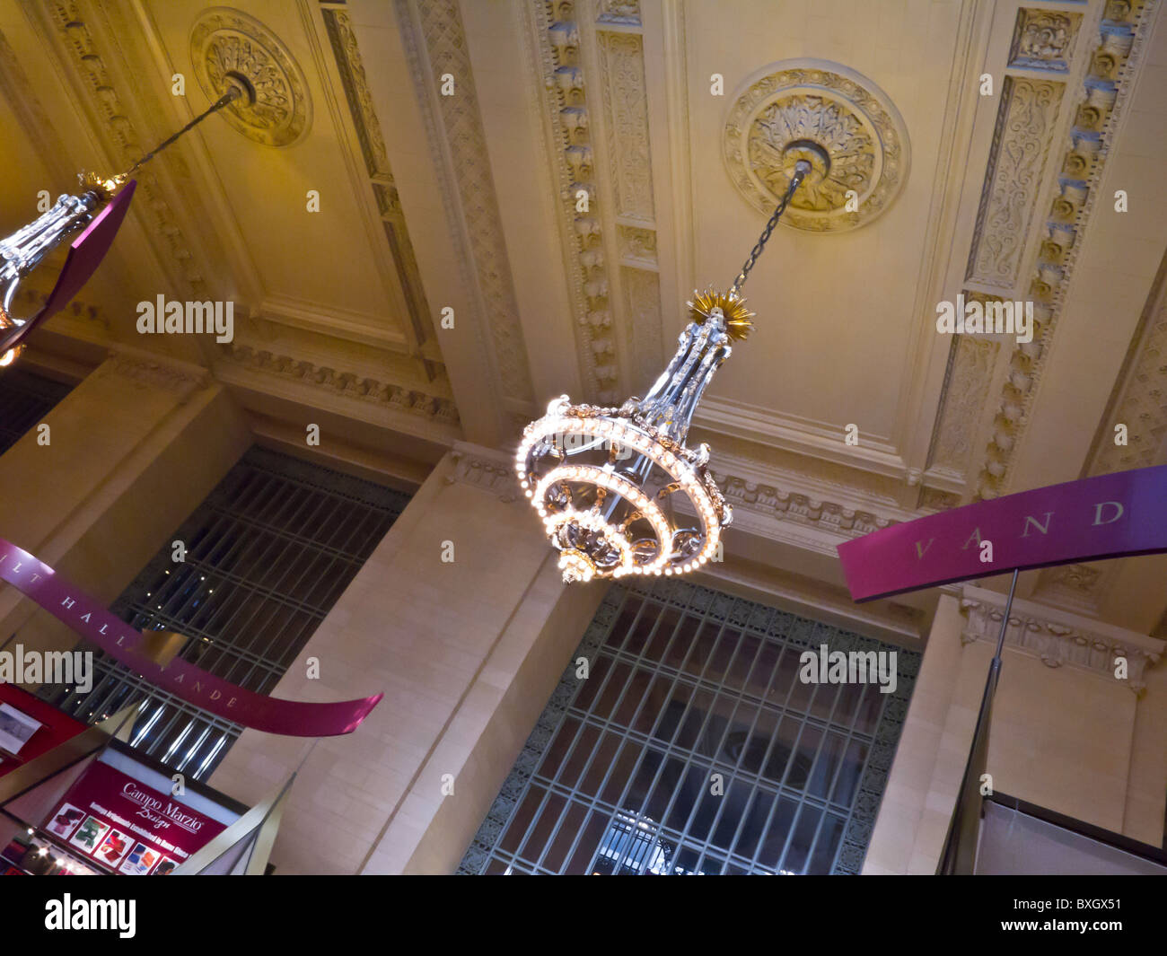 Chandelier, Vanderbilt Hall, Grand Central Terminal, NYC Stock Photo