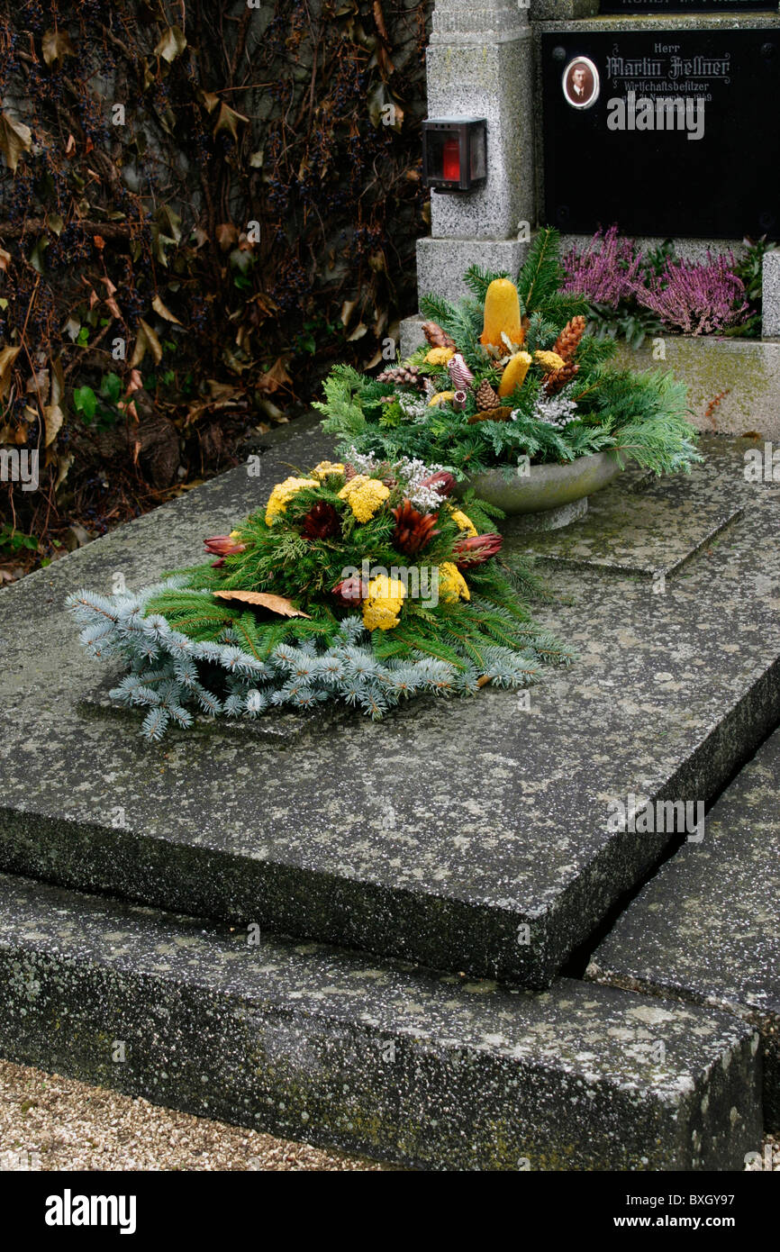 Grave decoration Stock Photo - Alamy