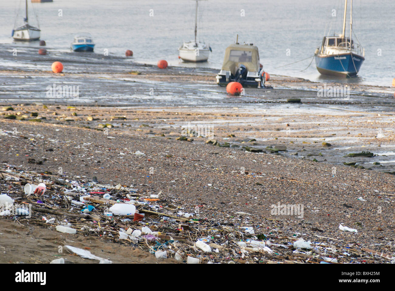 Litter on banks of Thames estuary Stock Photo Alamy