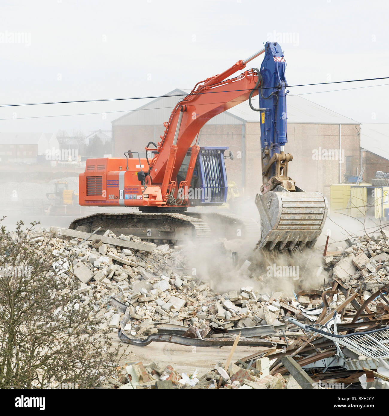 Demolition site excavator clearing hi-res stock photography and images ...
