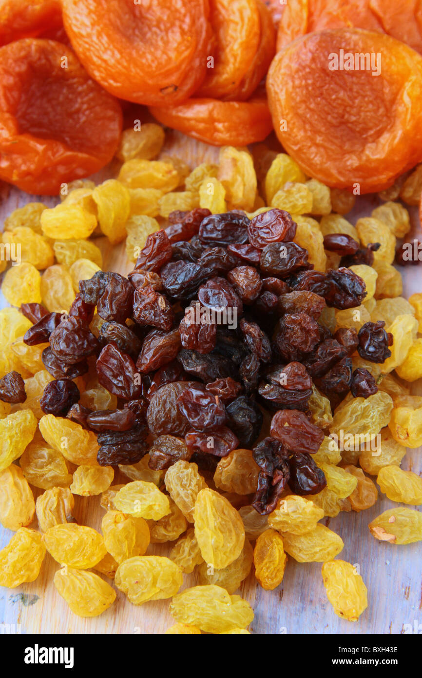 dried grapes raisins are two types of white and black Stock Photo Alamy
