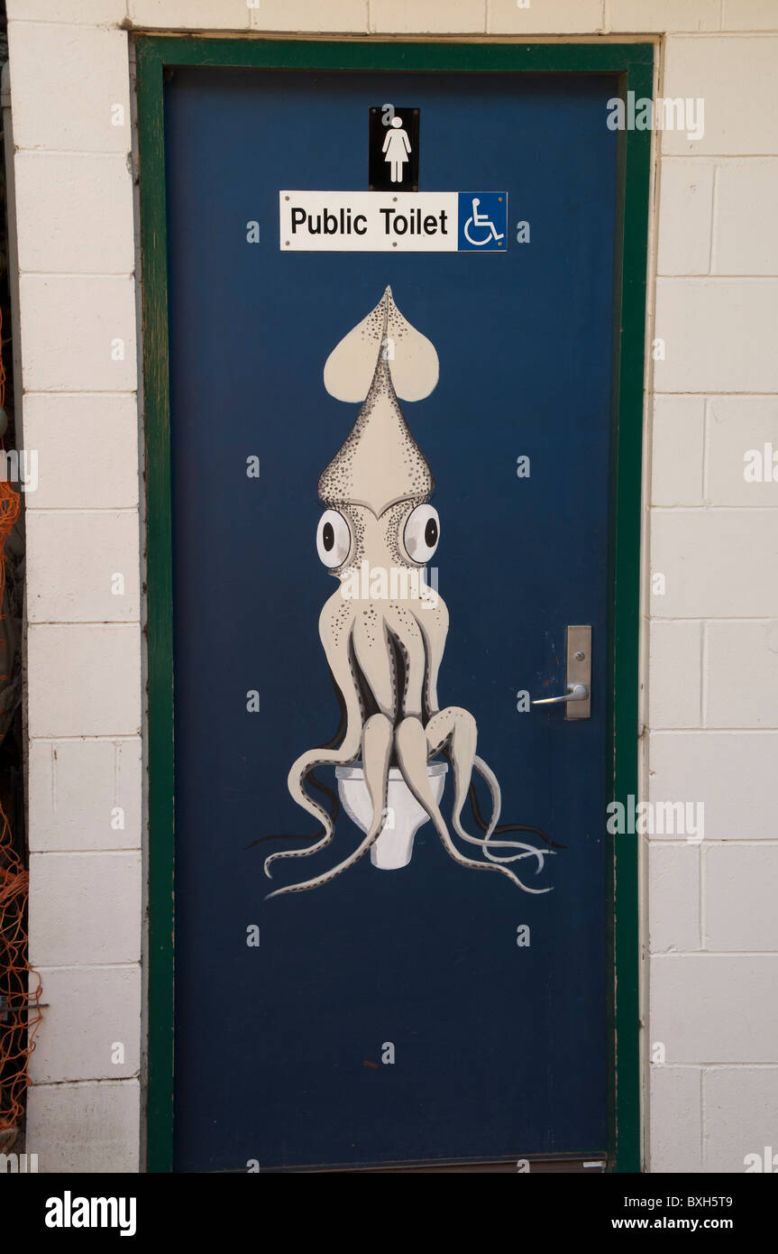 Sometimes an octopus needs a restroom as well  Manchmal braucht auch ein Oktopus ein stilles Örtchen Stock Photo