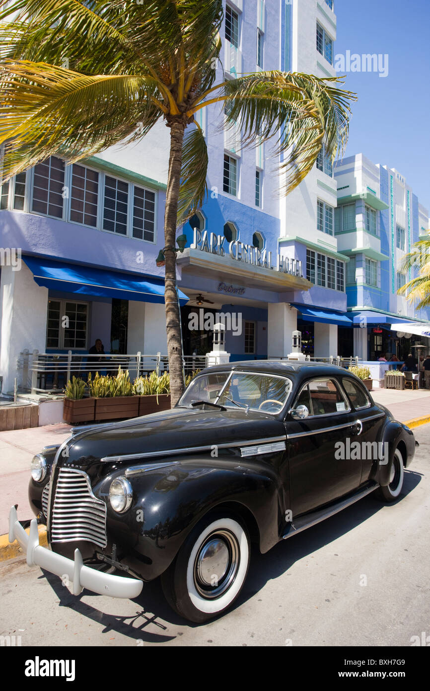 Old Buick Eight Classic sedan and gangster dummy driver at Park Central Hotel, Ocean Drive South Beach Miami USA Stock Photo