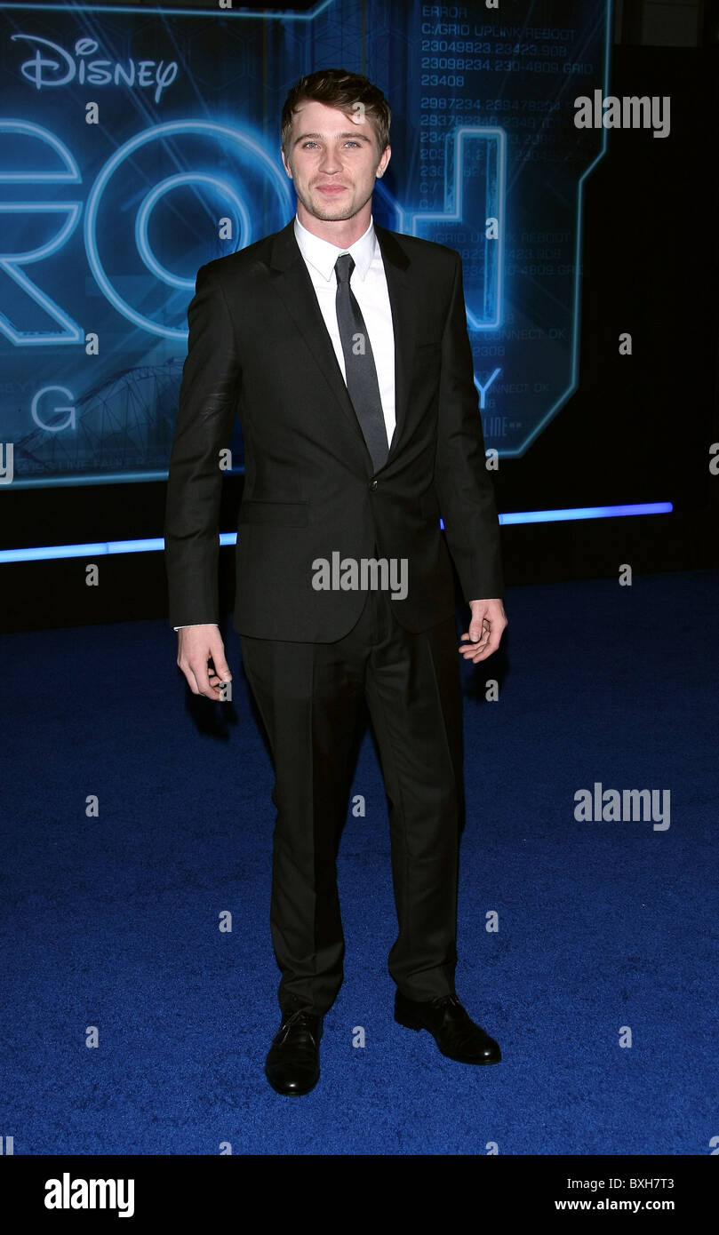 GARRETT HEDLUND TRON: LEGACY WORLD PREMIERE HOLLYWOOD LOS ANGELES  CALIFORNIA USA 11 December 2010 Stock Photo - Alamy