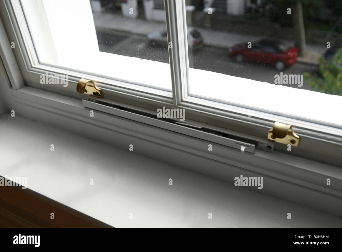 Doubleglazed wooden sash window with integrated vent in Victorian