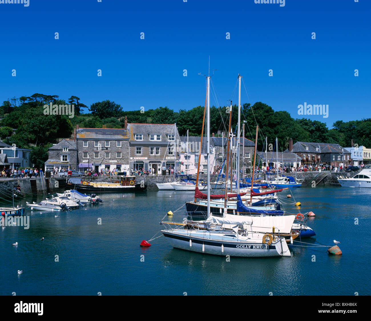 Padstow harbour cornwall cornish hi-res stock photography and images ...