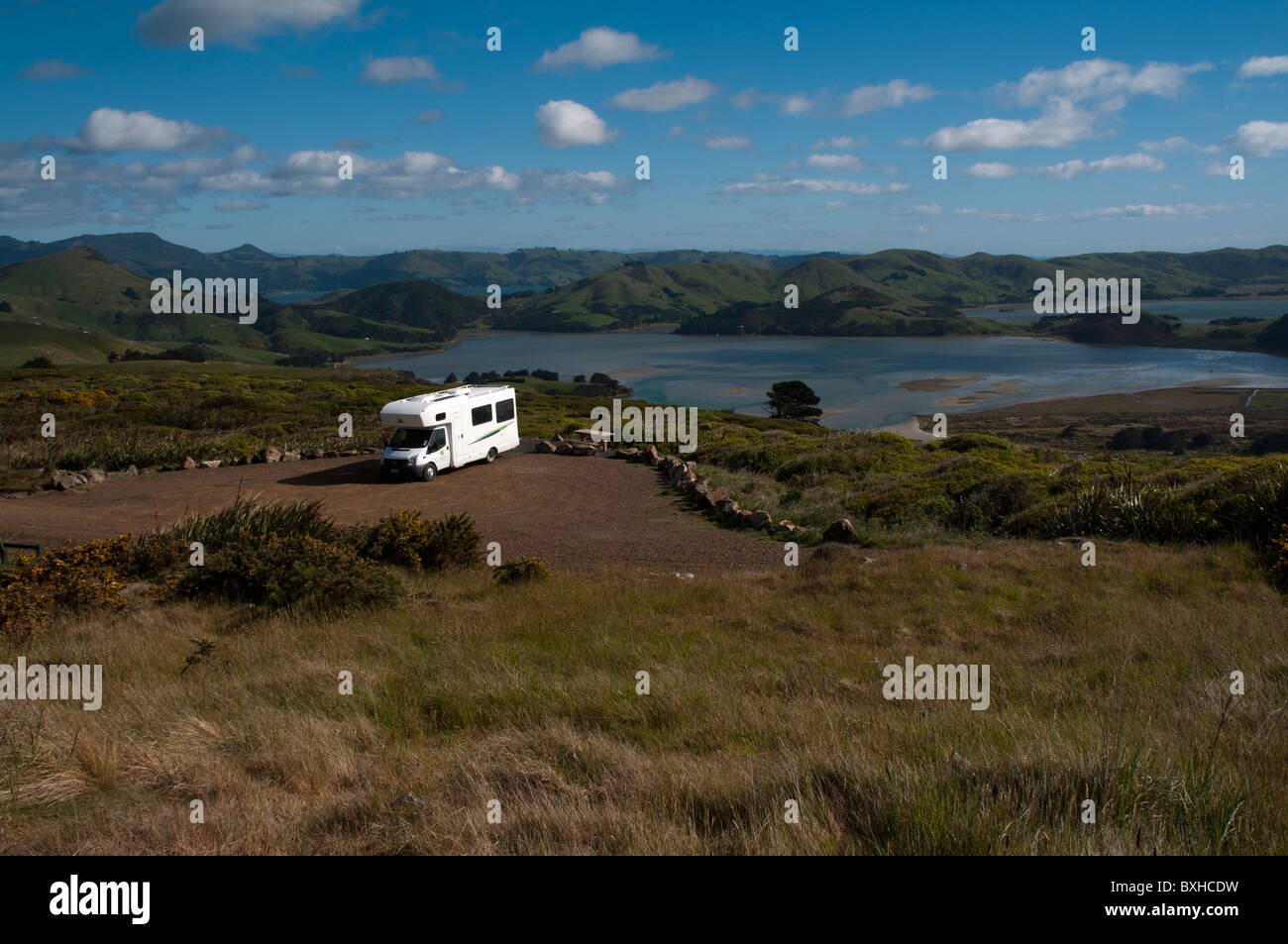 Campervan on Otago Peninsula on New Zealands South Island  Wohnmobil auf der Otago-Halbinsel auf der Südinsel von Neuseeland Stock Photo