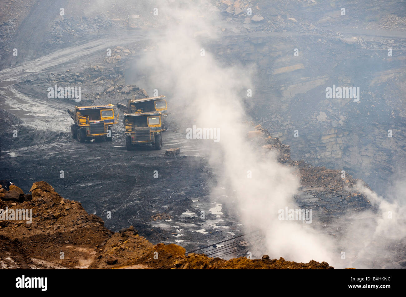 India Jharkhand Jharia , burning opencast hard coal mines of BCCL Bharat coking coal Ltd., BEML dumper Stock Photo