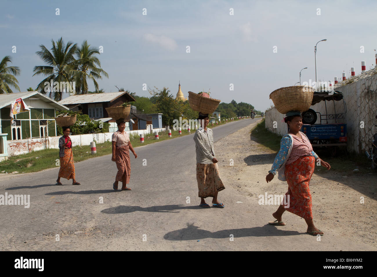 Four burmese women hi-res stock photography and images - Alamy