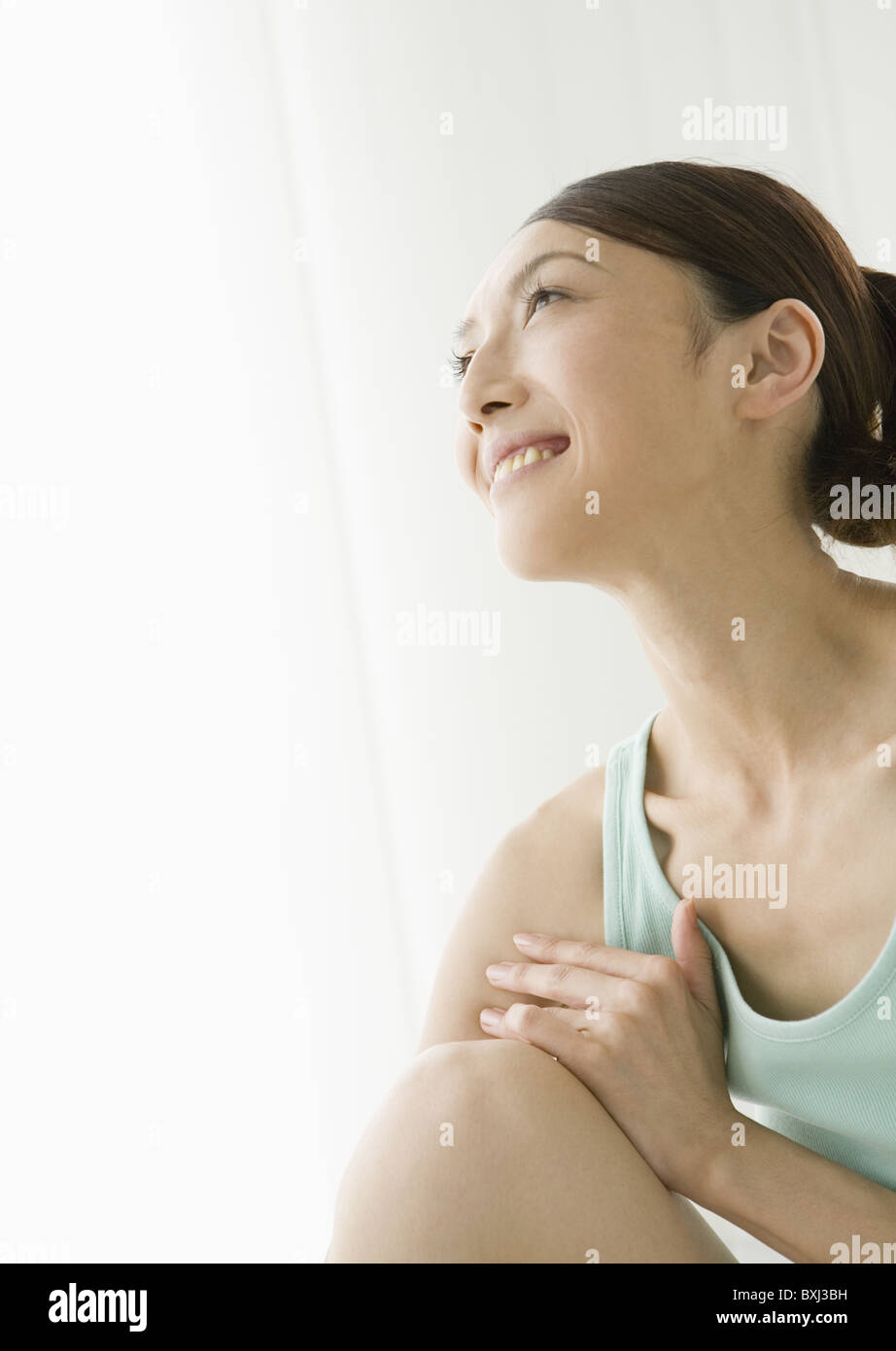 Japanese woman kneeling hi-res stock photography and images - Alamy