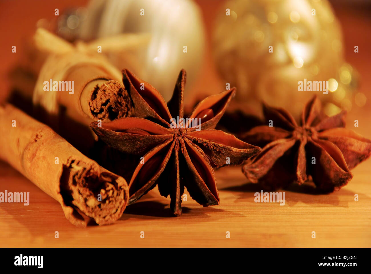 Zimtstange und Anisstern - cinnamon stick and star from anis 20 Stock Photo