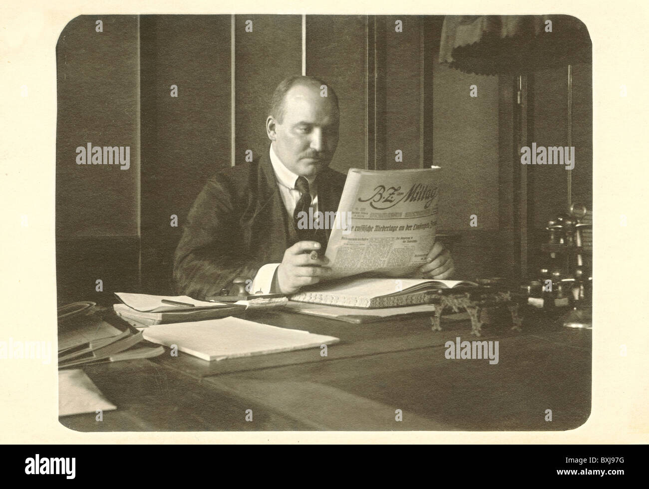 press / media, man reading newspaper (B.Z. am Mittag) in his office, Berlin, Germany, 1915, Additional-Rights-Clearences-Not Available Stock Photo