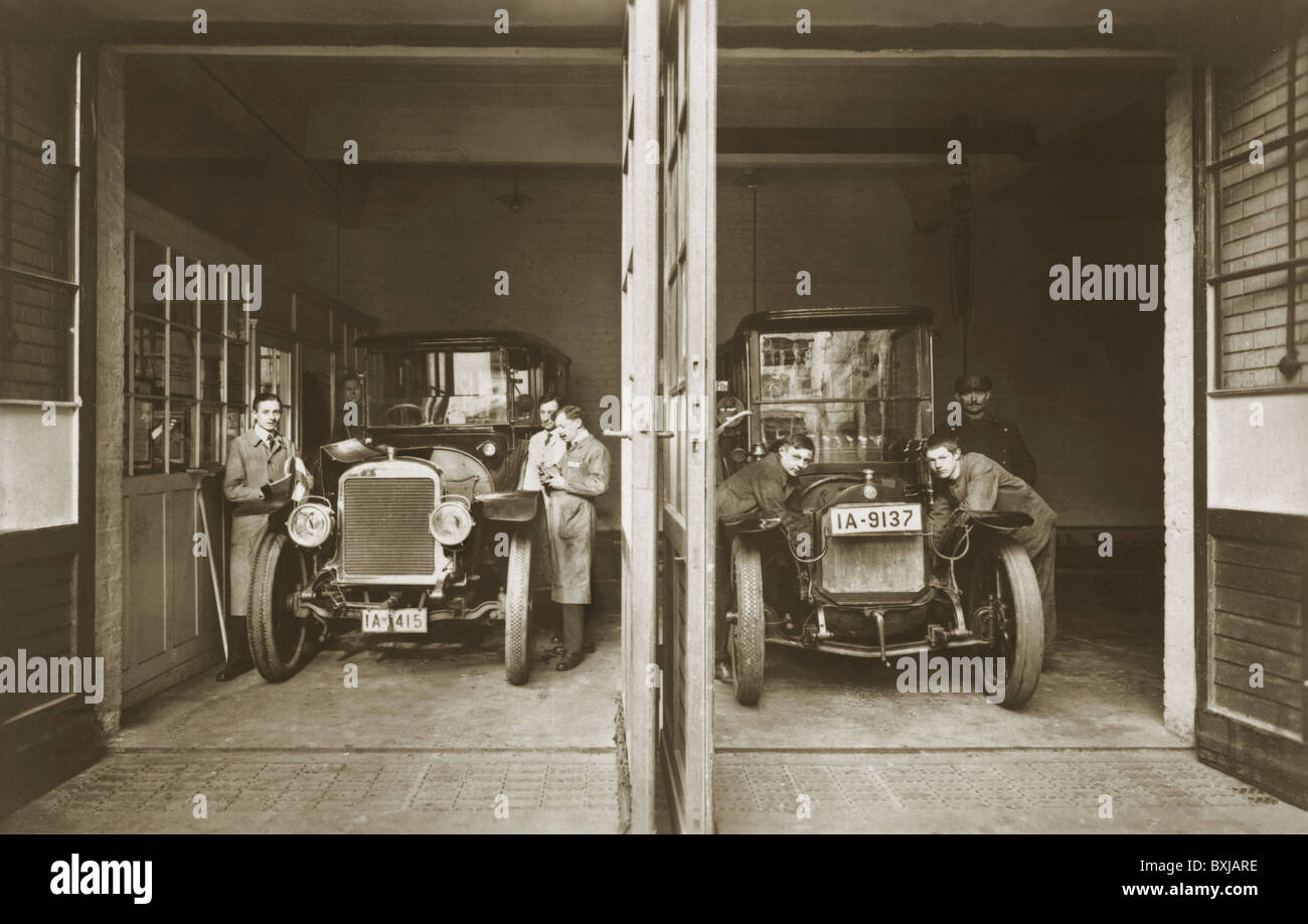 Transport Transportation Cars Car Repair Shop Germany Circa 1914 Additional Rights Clearences Not Available Stock Photo Alamy