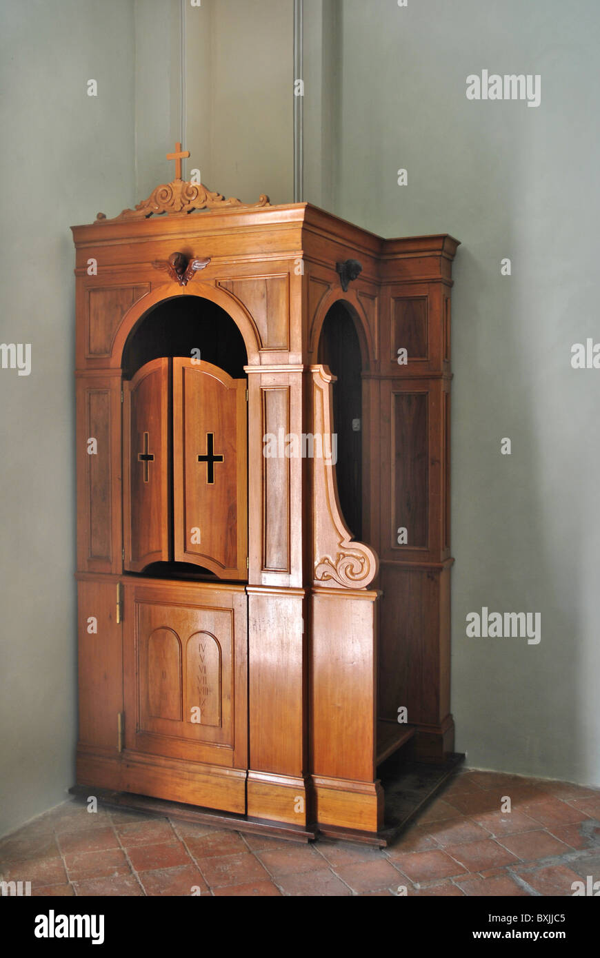 Confessional in a catholic church hi-res stock photography and images ...
