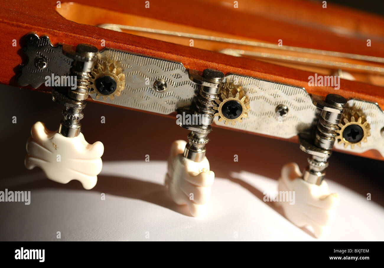 Best Acoustic Guitar Tuning Pegs (2025 Update) - Remix Mag