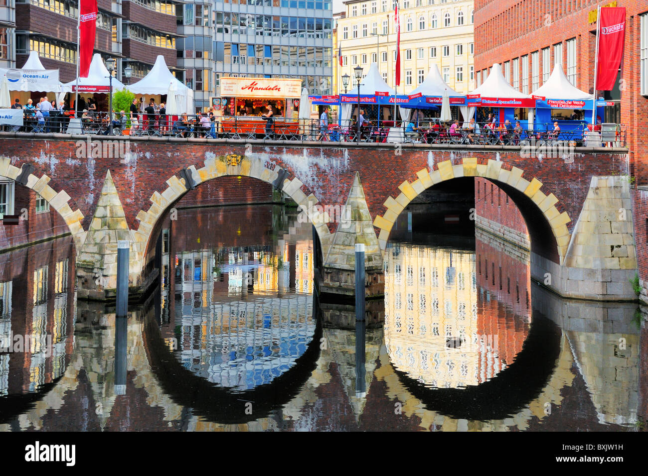 Vendor booth on the Ellerntorsbrücke (Ellerntors Bridge) during the 2009 Duckstein Festival in Hamburg, Germany. Stock Photo