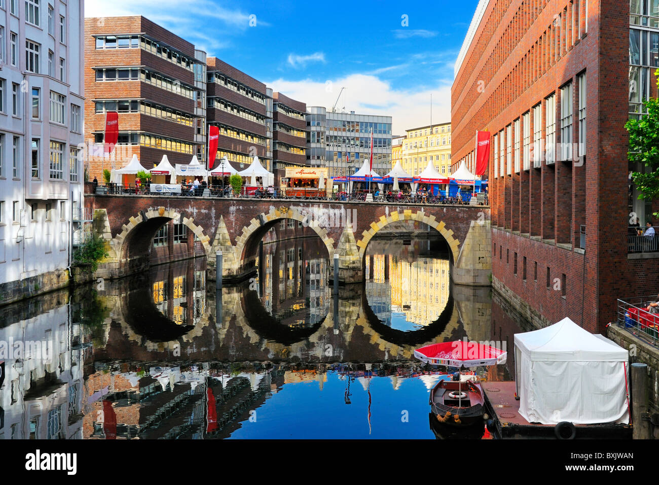 Vendor booth on the Ellerntorsbrücke (Ellerntors Bridge) during the 2009 Duckstein Festival in Hamburg, Germany. Stock Photo