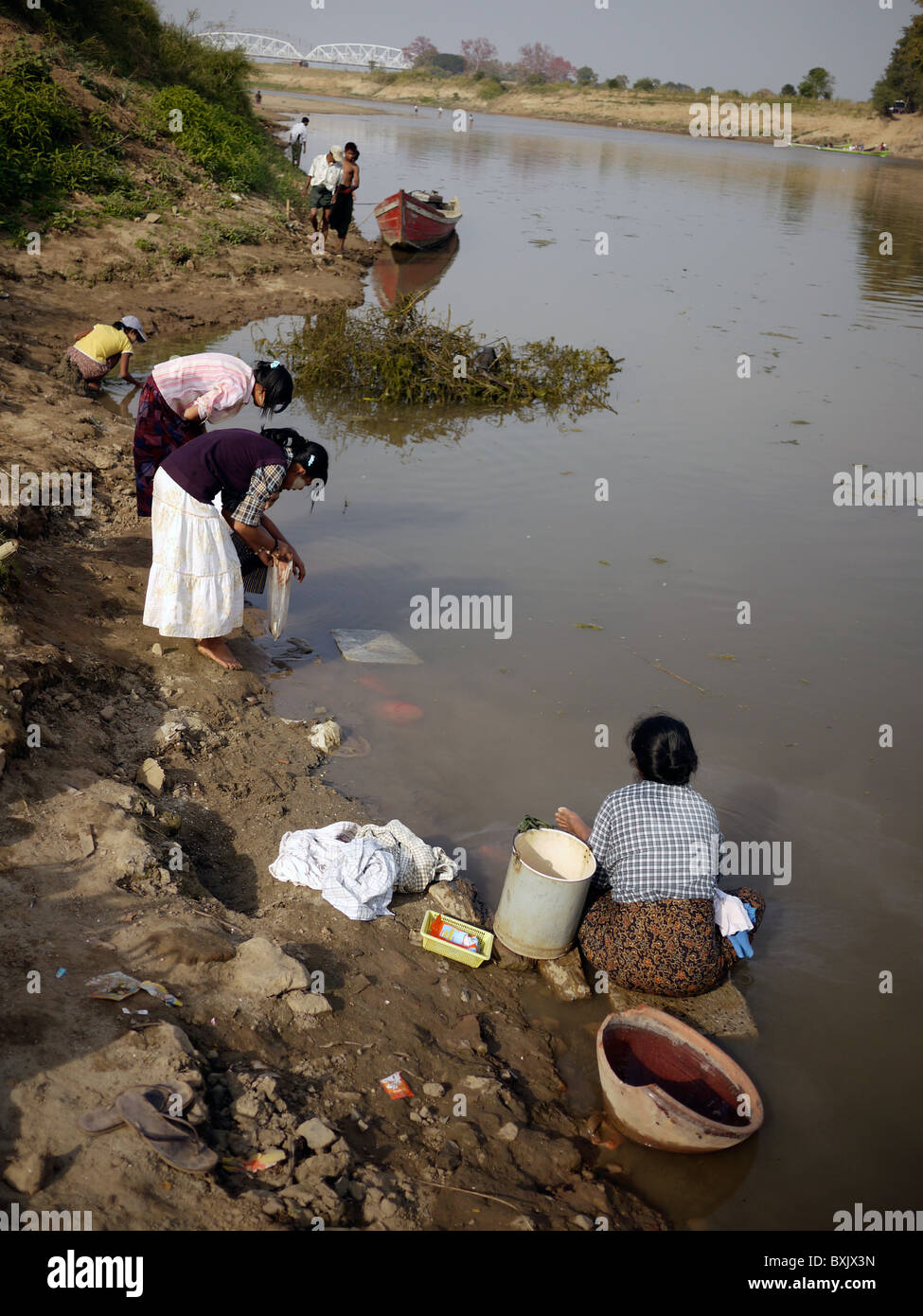 Women washing clothes in river hi-res stock photography and images - Alamy