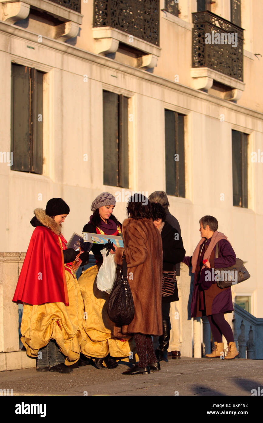 Traditional venetian costumes hi-res stock photography and images - Alamy