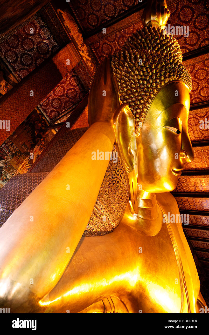 The Reclining Buddha inside Wat Pho also known as Wat Phra Chetuphon ...