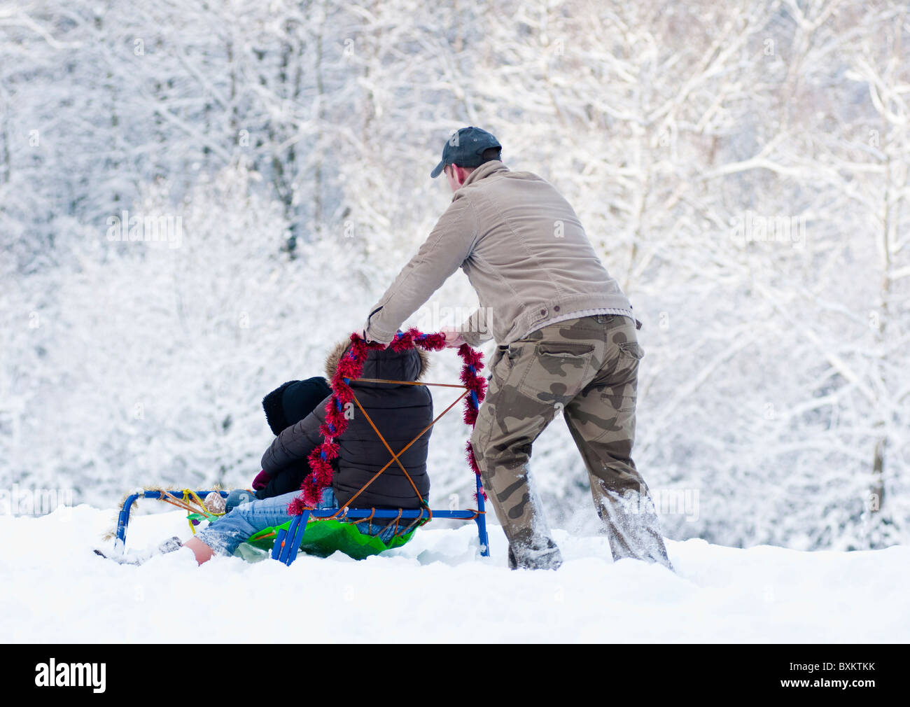Sledging sledding uk hires stock photography and images Alamy