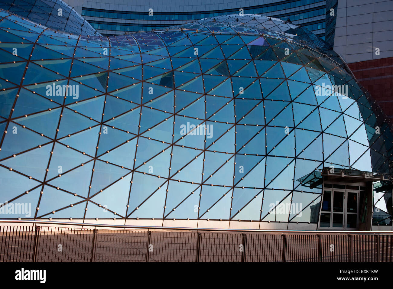 Blue sky reflected on a modern building glass facade Stock Photo - Alamy
