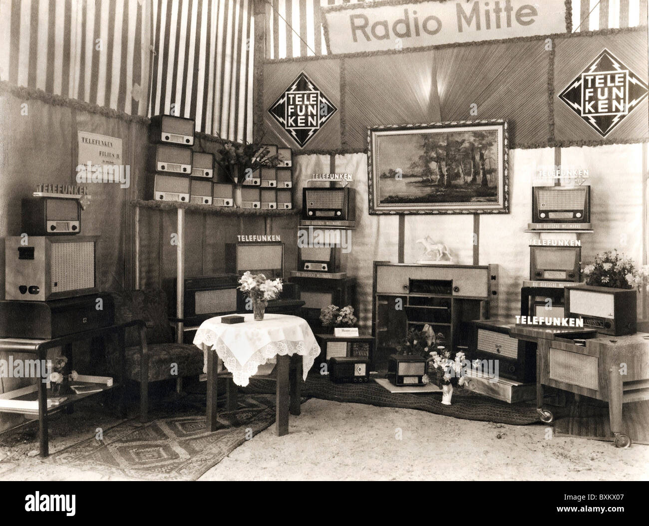 broadcast, radio, shop window of an radio shop, Berlin Mitte, radio set by Telefunken, Berlin, East-Germany, 1949, Additional-Rights-Clearences-Not Available Stock Photo