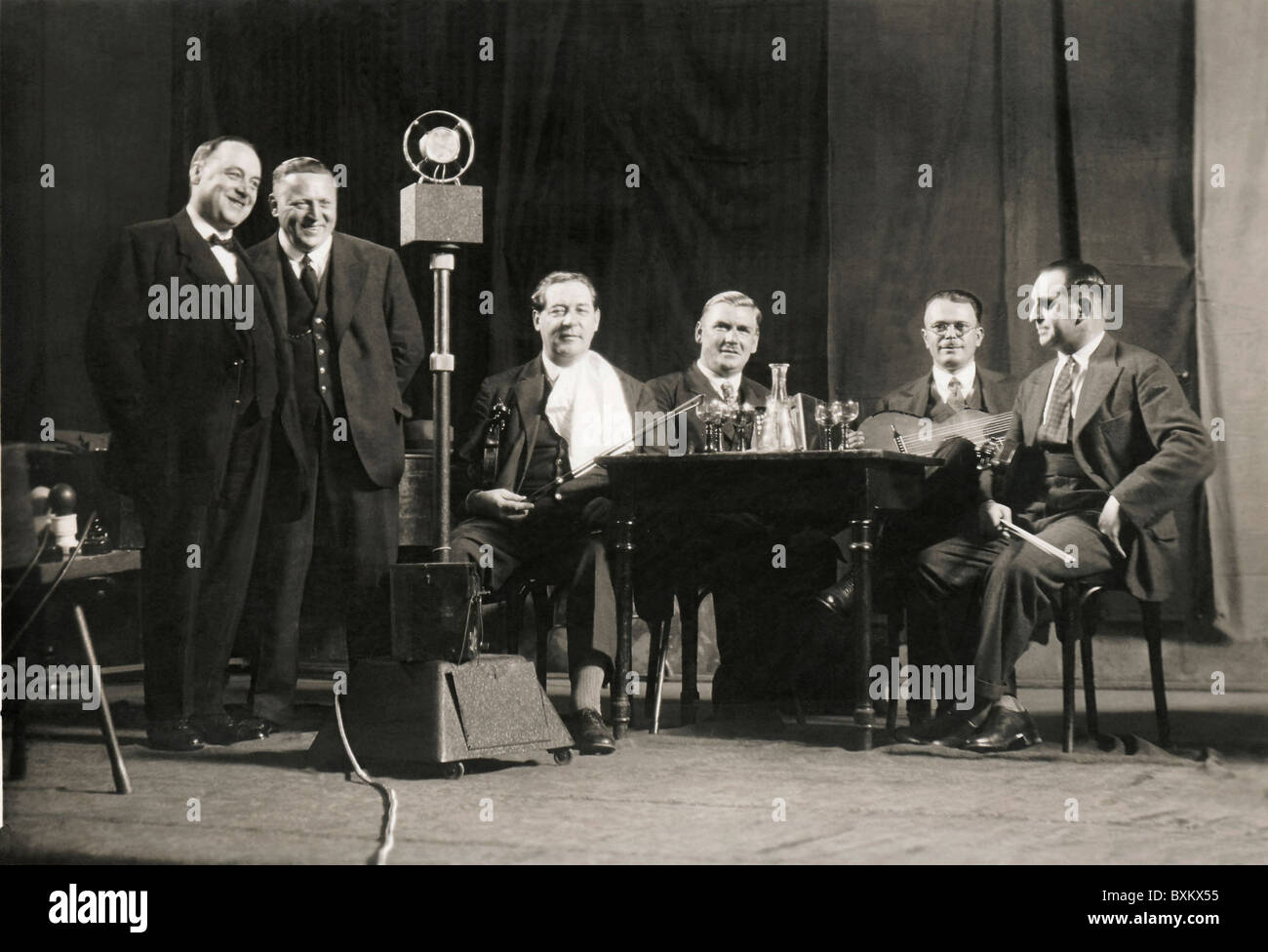 Radio Program 1930 High Resolution Stock Photography And Images Alamy radio-program-1930-high-resolution-stock-photography-and-images-alamy