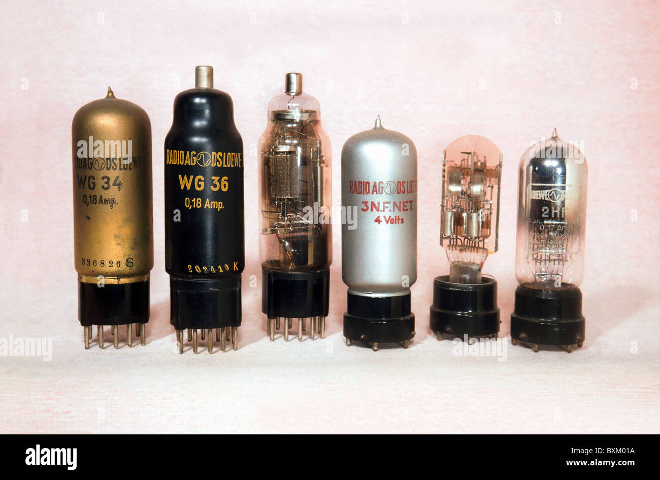 broadcast, radio, radio valves of Radio AG D.S. Loewe, Berlin, Germany, circa 1926, 1920s, 20s, 20th century, historic, historical, variants, version, from left: WG 34, 2x WG 36, 2 x 3NF.NET, 2 HF, engineering, technology, technologies, studio shot, 1930s, Additional-Rights-Clearences-Not Available Stock Photo