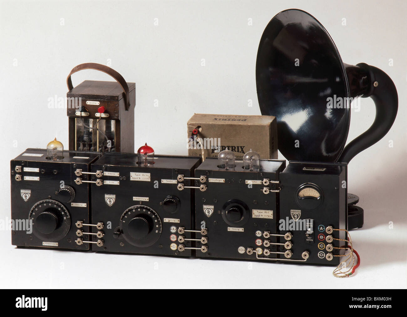 High frequency amplifier hi-res stock photography and images - Alamy