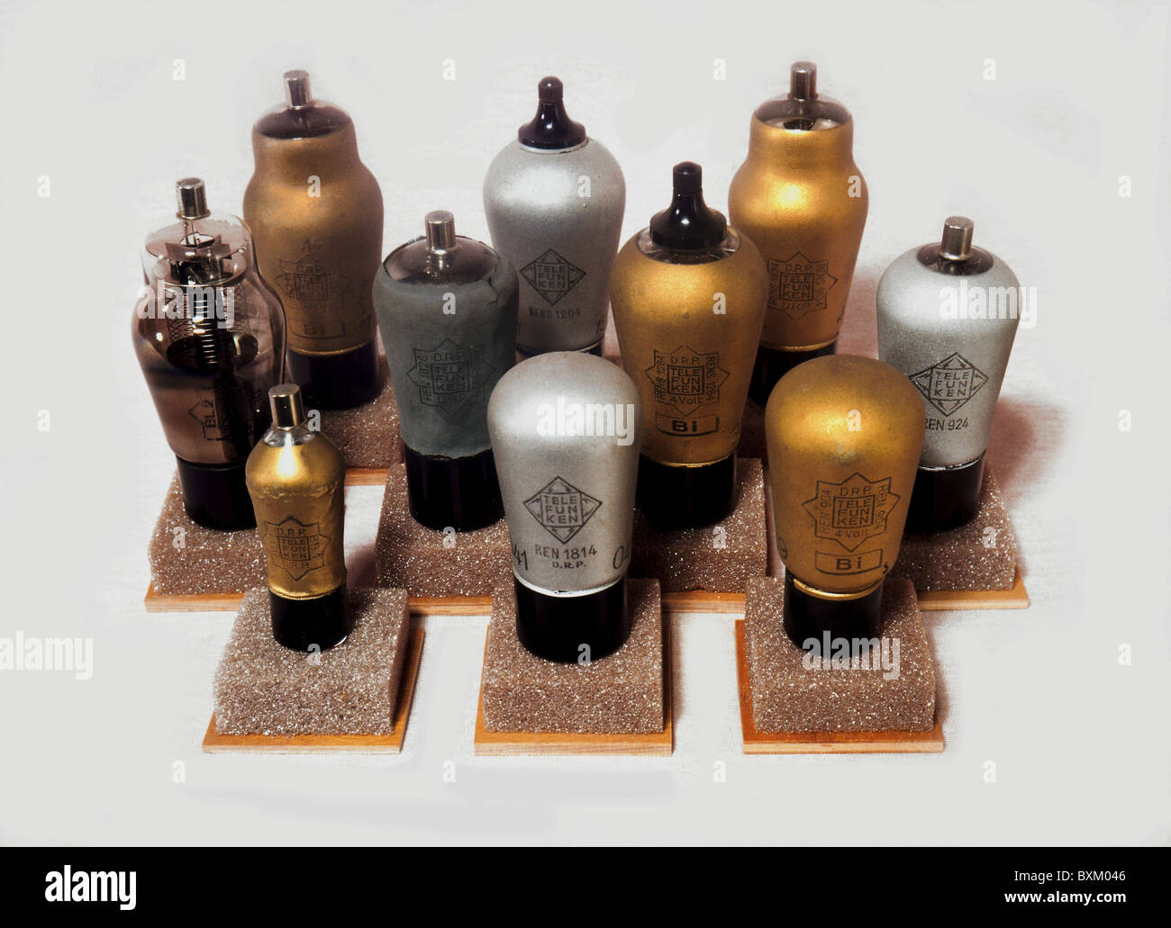 broadcast, radio, radio valves Telefunken, Germany, 1934, 1930s, 30s, 20th century, historic, historical, radio valve, valve, radio valves, valves, triode, triodes, tetrodes and pentodes, REN- und RENS series, ACH 1, German Reich patent, technics, engineering, technology, technologies, component, components, Additional-Rights-Clearences-Not Available Stock Photo
