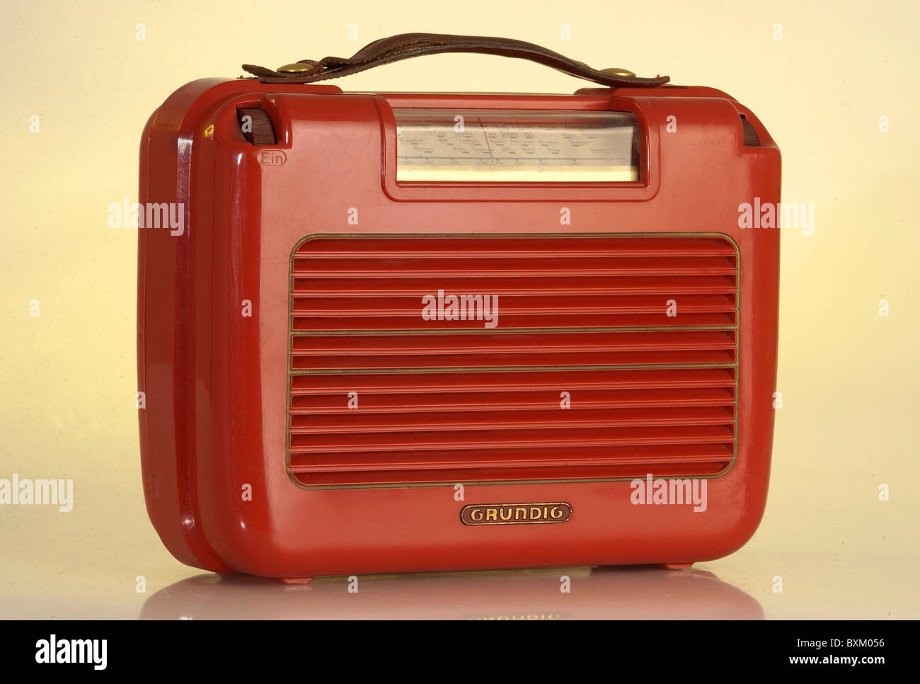 Bakelite radio hi-res stock photography and images - Alamy