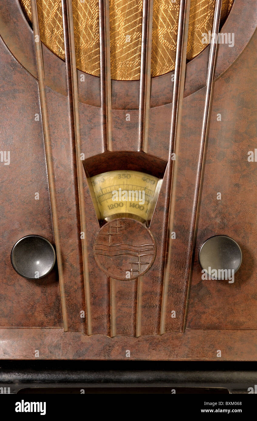 Bakelite radio 1930s hi-res stock photography and images - Alamy Bakelite radio 1930s hi-res stock photography and images - Alamy