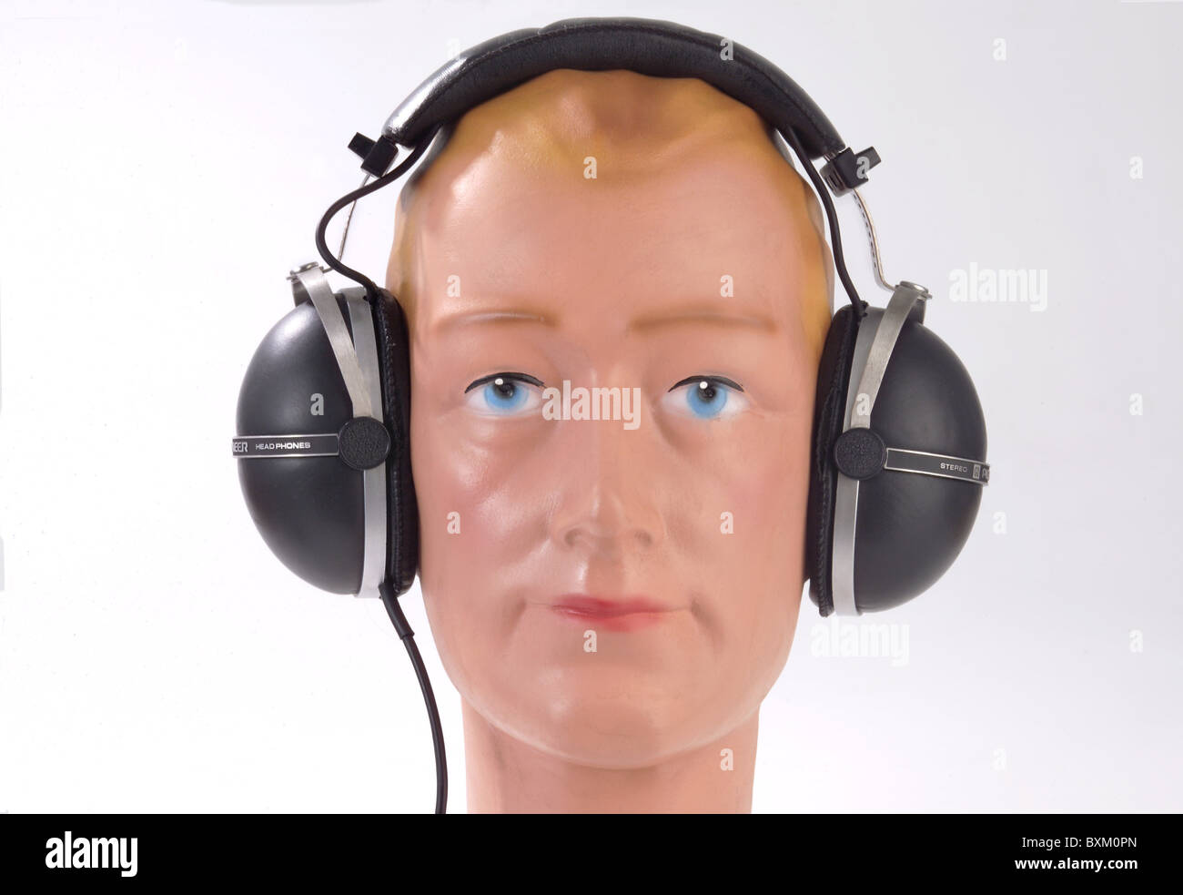 technics, Audio, man with stereo headphones, Pioneer SE-305,  Additional-Rights-Clearences-Not Available Stock Photo - Alamy