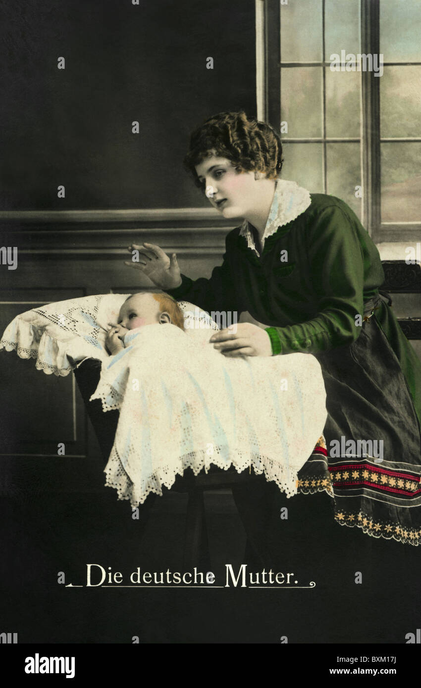 events, First World War / WWI, Germany, 1918, mother with baby, postcard, coloured, 'Die deutsche Mutter' (The German mother), Additional-Rights-Clearences-Not Available Stock Photo