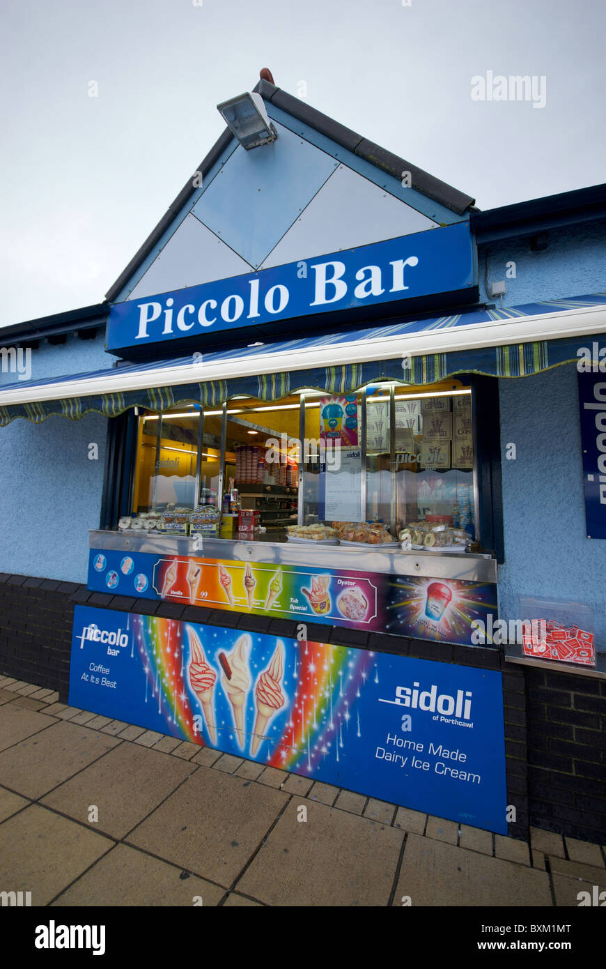 Piccolo bar hires stock photography and images Alamy