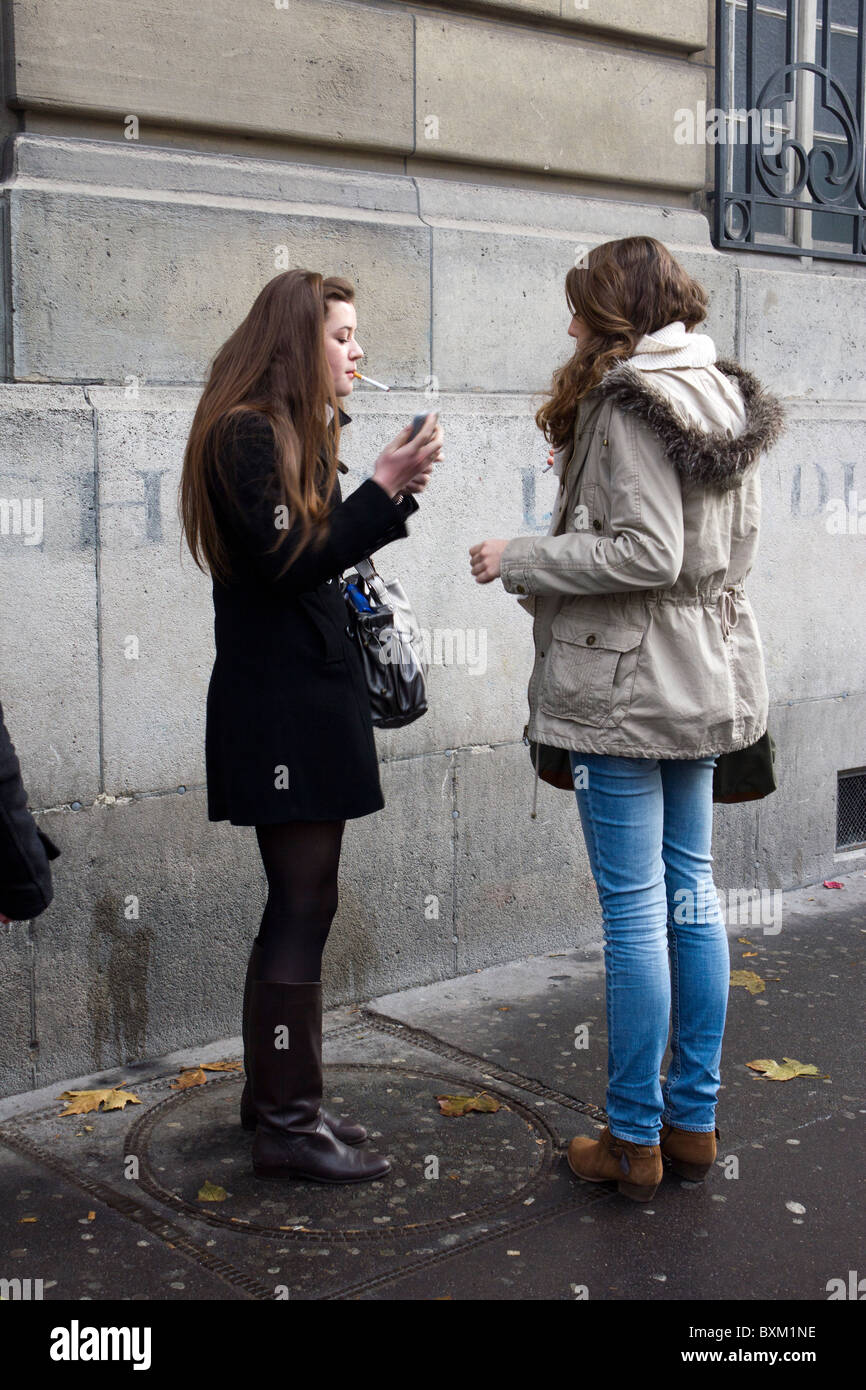 Smoking outside door hi res stock photography and images Alamy