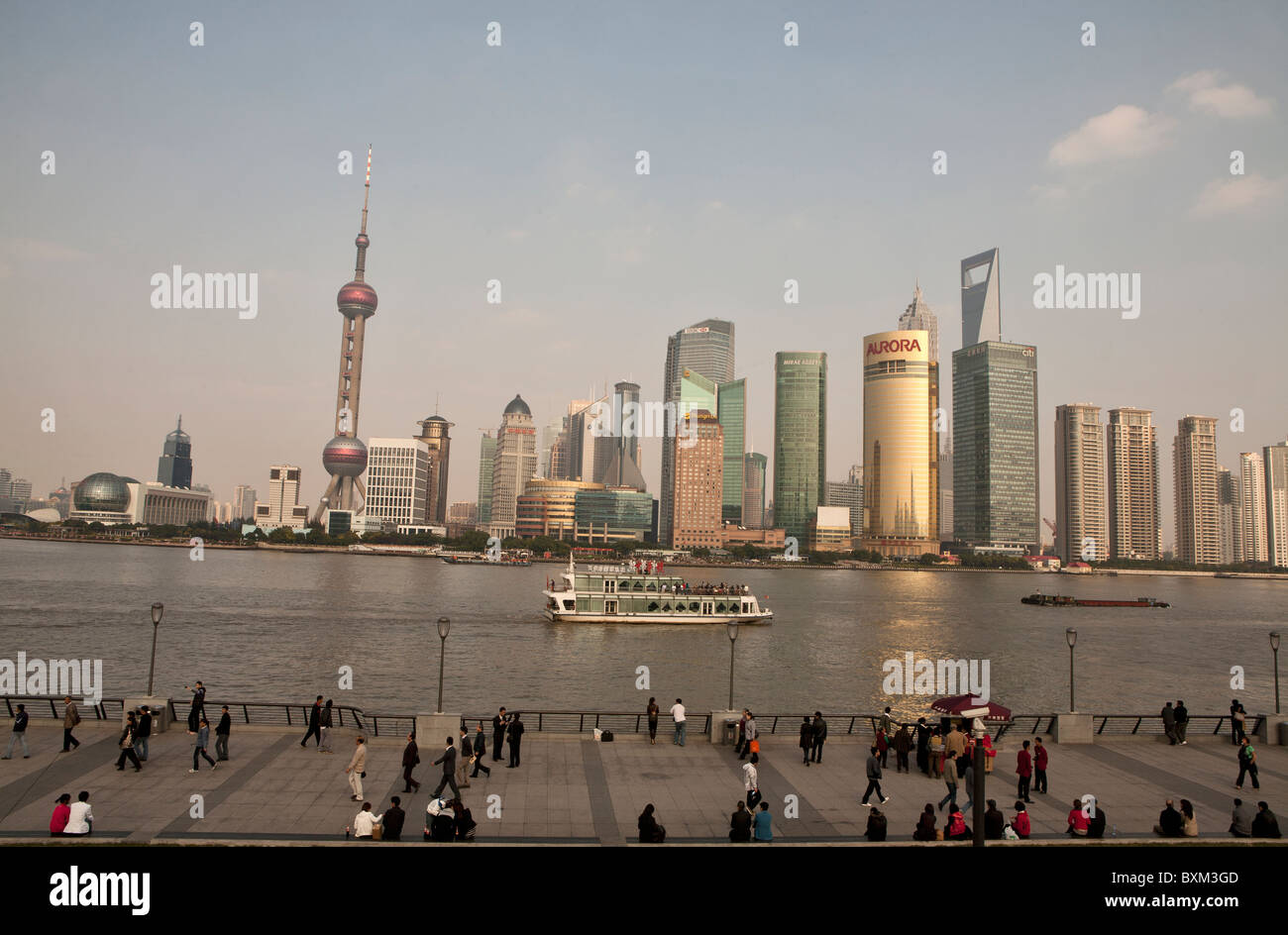 The Bund promenade with a view of Pudong, Shanghai, China Stock Photo