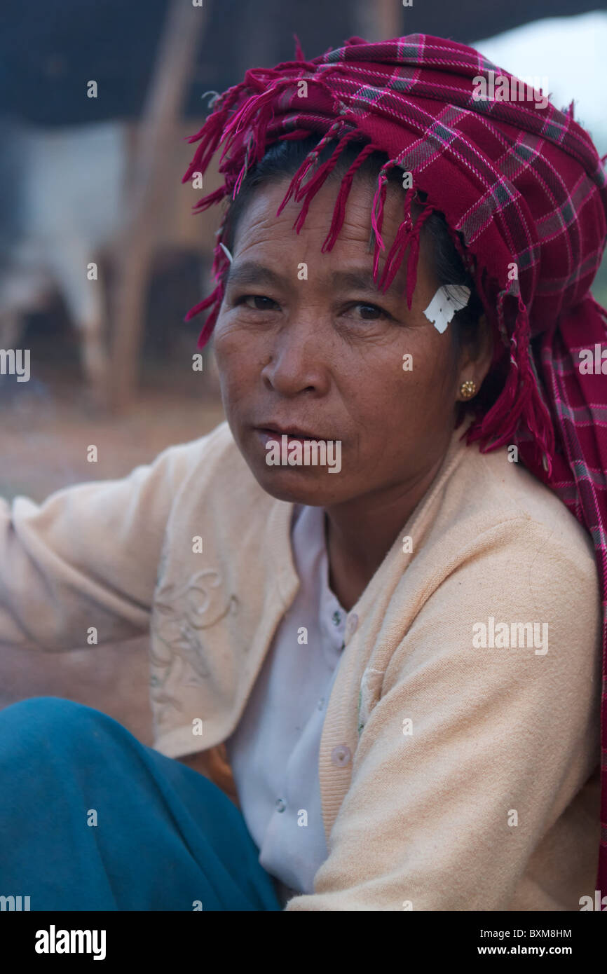 Burmese woman portrait hi-res stock photography and images - Alamy