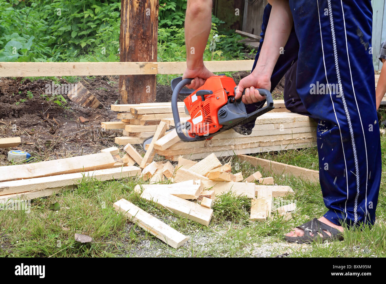 Мини пилорама логосоль. Бензо электропилы. Мини электропила дисковая блэк энд деккер. Сабельная пила einhell. Реноватор резка ламината.
