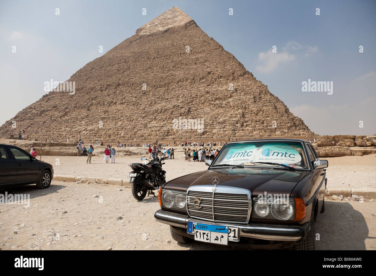 The contrast between modern vehicle and ancient archetecture. Pyramid of Khafre in the background. Stock Photo