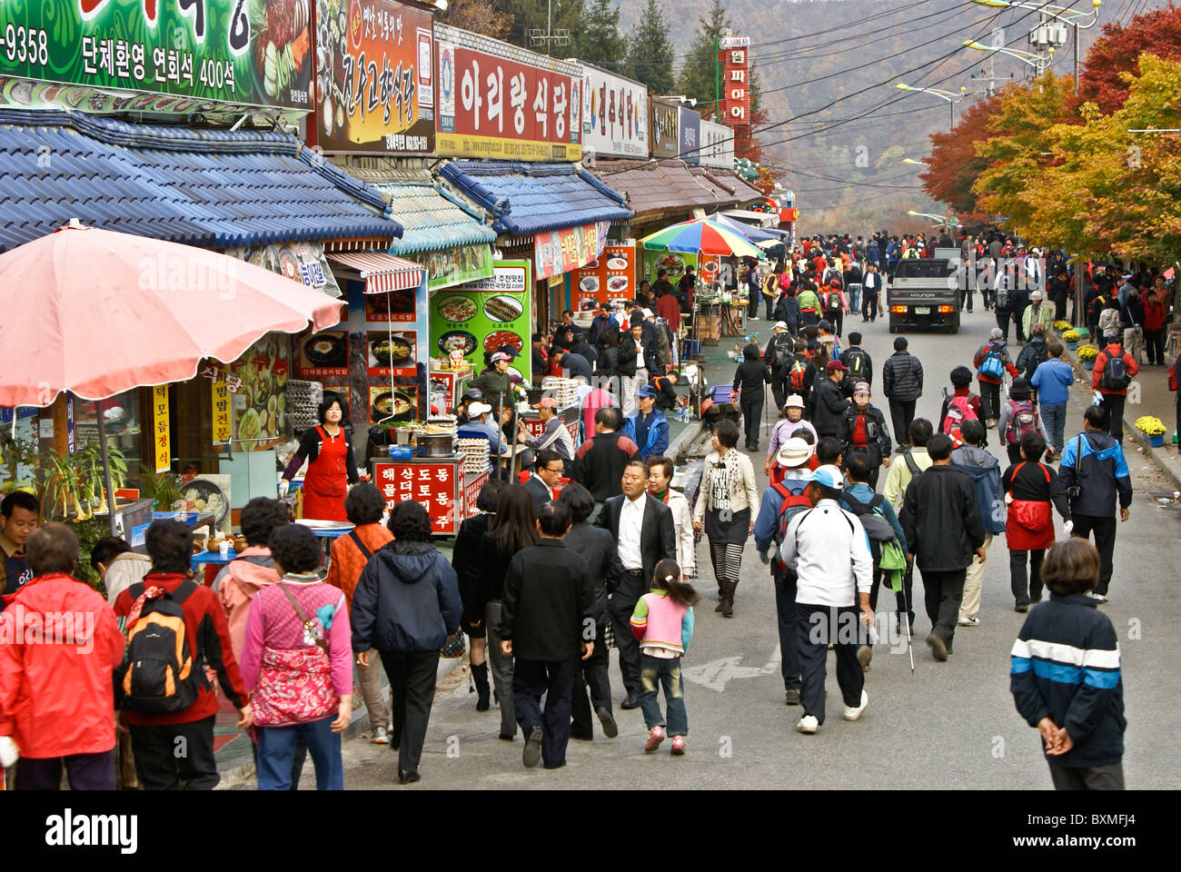 Local tourists on street of restaurants, Daedunsan Provincial Park, South Korea Stock Photo